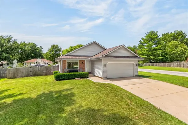 1120 NE Banner DR, Lee's Summit, MO 64086