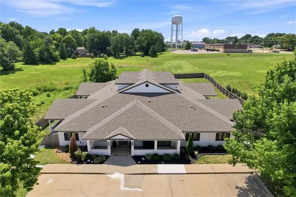105 E AMITY ST, Louisburg, KS 66053