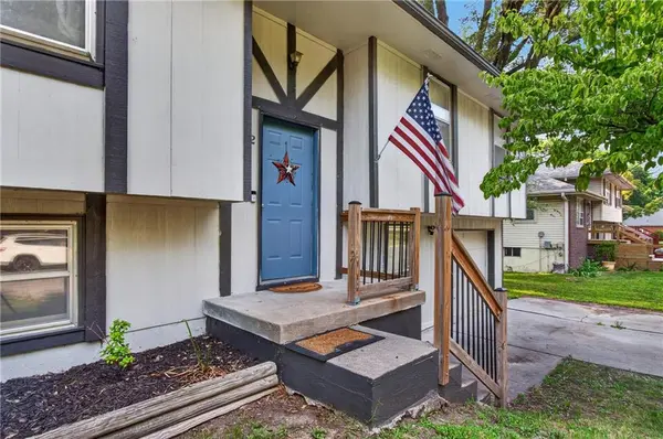 302 N Clark ST, Kearney, MO 64060