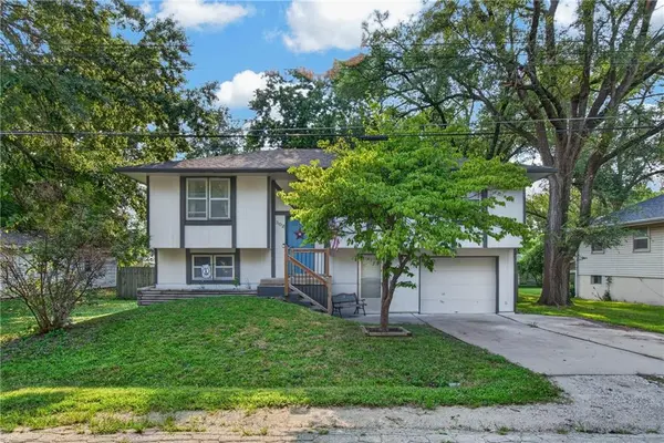 302 N Clark ST, Kearney, MO 64060