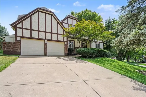 16213 W 136th TER, Olathe, KS 66062