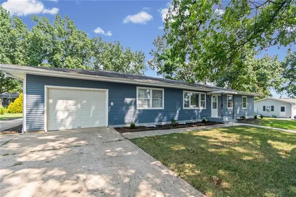 1308 N Cherry ST, Cameron, MO 64429