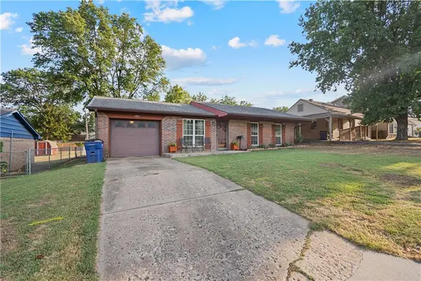 1307 W 1st ST, Coffeyville, KS 67337