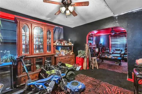 4010 Chestnut AVE, Kansas City, MO 64131