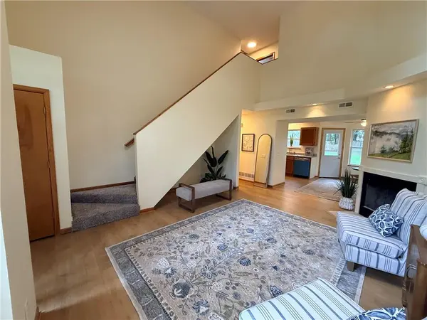 222 N 8th CT, Lawrence, KS 66044