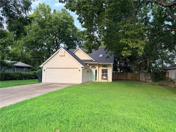 222 N 8th CT, Lawrence, KS 66044