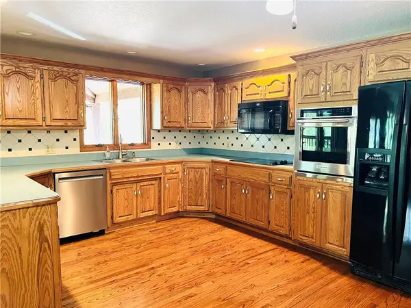 8201 SE 371 HWY, St Joseph, MO 64507
