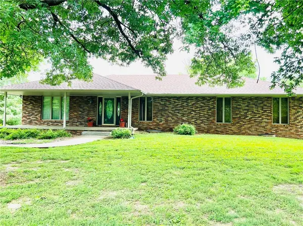 8201 SE 371 HWY, St Joseph, MO 64507