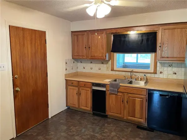12102 E 47th TER, Independence, MO 64055