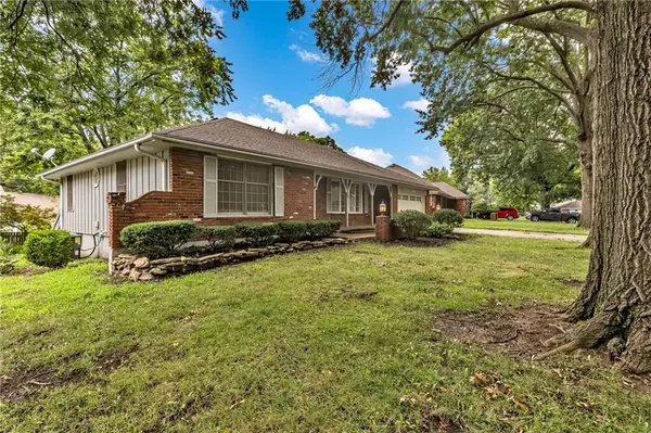 1235 SW Horizon DR, Blue Springs, MO 64015