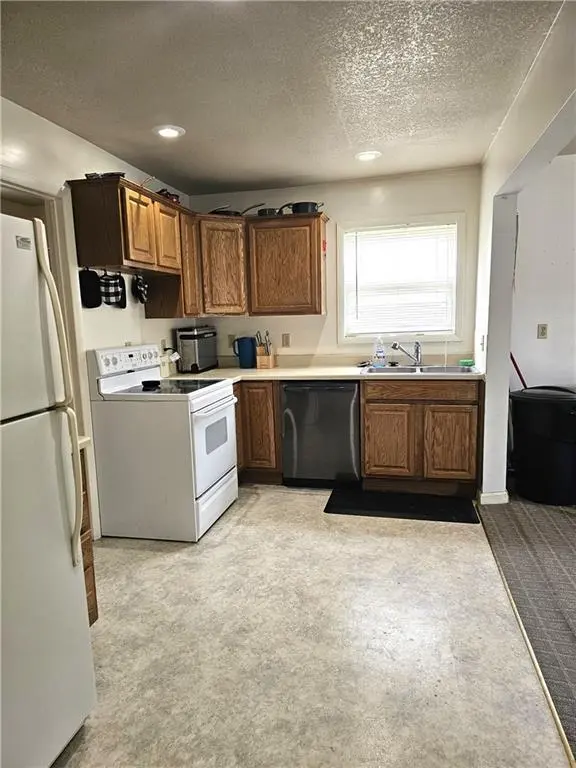 240 W 11th ST, Horton, KS 66439