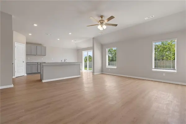 37990 W 207th TER, Edgerton, KS 66021