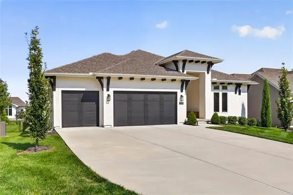 17401 Oakshire ST, Overland Park, KS 66221
