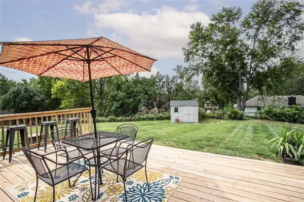 3800 NE Carriage ST, Lee's Summit, MO 64064