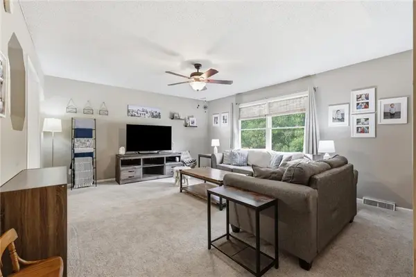 573 E 126th TER, Olathe, KS 66061