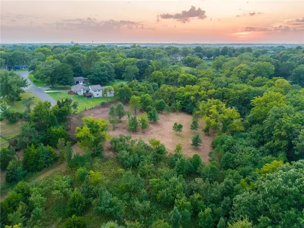 NW Sage AVE, Parkville, MO 64152