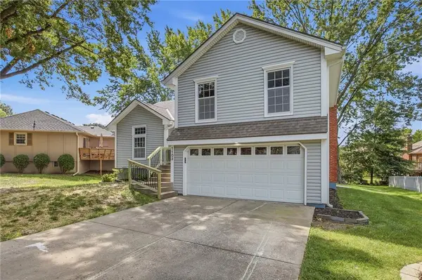 1103 SE 5th TER, Lee's Summit, MO 64063