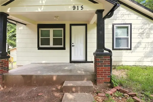 915 Madison ST, Leavenworth, KS 66048