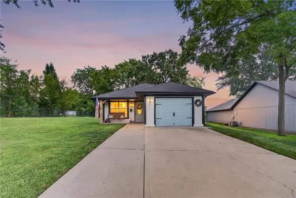 424 N Armstrong ST, Pleasant Hill, MO 64080