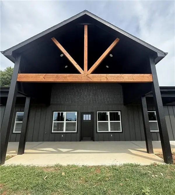 121 Elm DR, Linn Valley, KS 66040