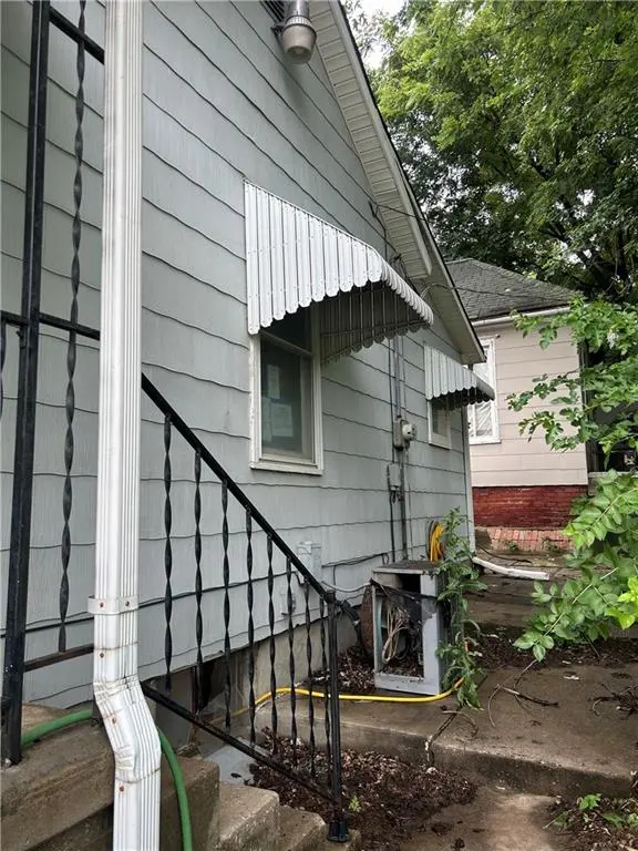 1221 Prospect AVE, St Joseph, MO 64505