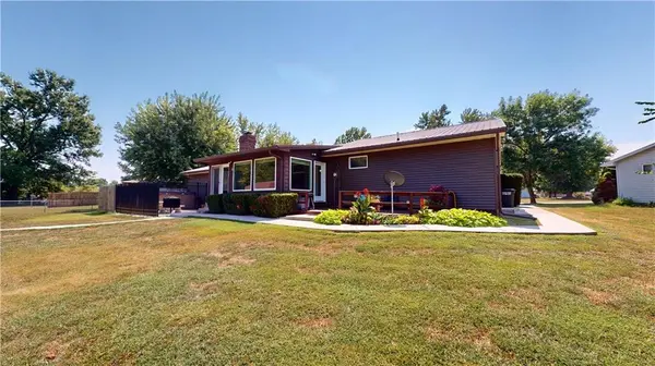 109 E Hardin PL, Nevada, MO 64772