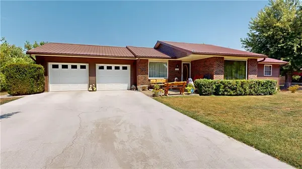 109 E Hardin PL, Nevada, MO 64772