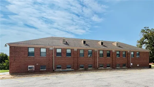 5809 E Red Bridge RD, Kansas City, MO 64134