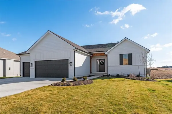 17486 W 169th TER, Olathe, KS 66062