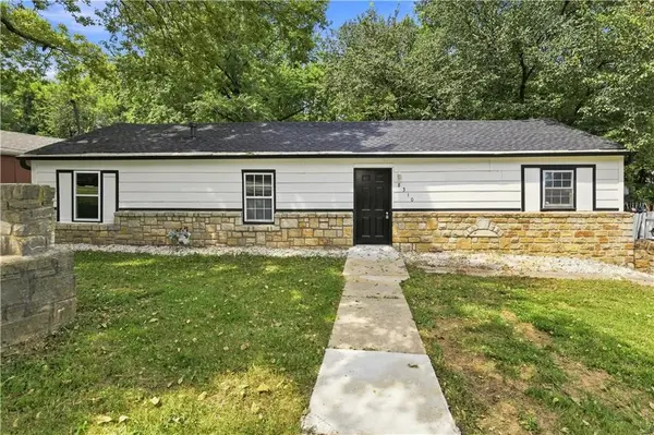 8310 Ottawa ST, De Soto, KS 66018
