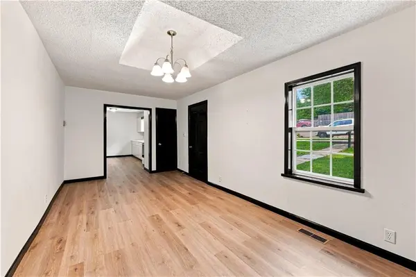 8310 Ottawa ST, De Soto, KS 66018