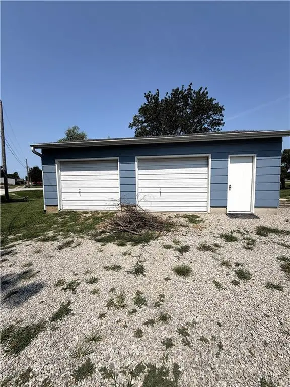 1017 Willett ST, Burlington, KS 66839