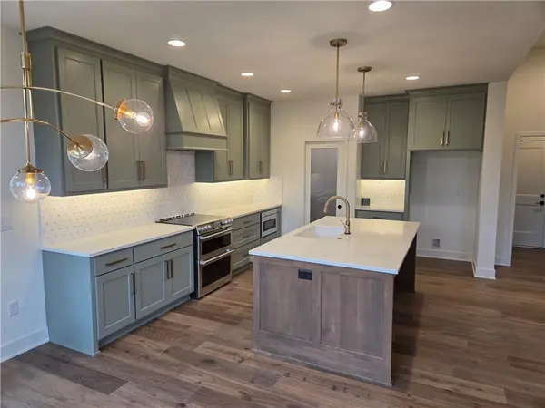 7235 Westgate ST, Shawnee, KS 66216