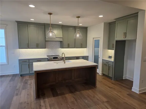 7235 Westgate ST, Shawnee, KS 66216