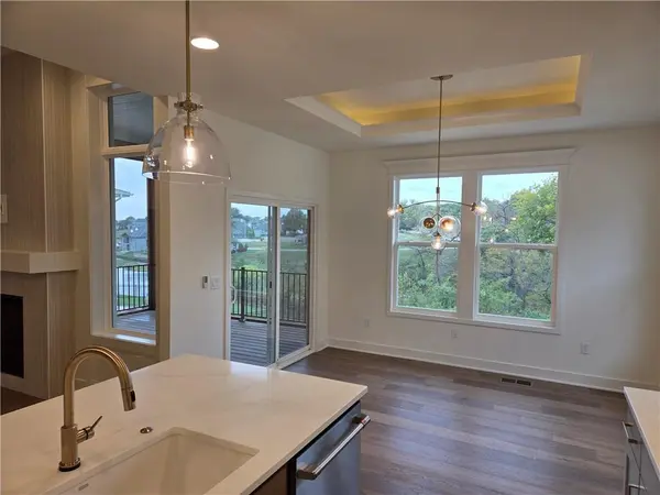 7235 Westgate ST, Shawnee, KS 66216