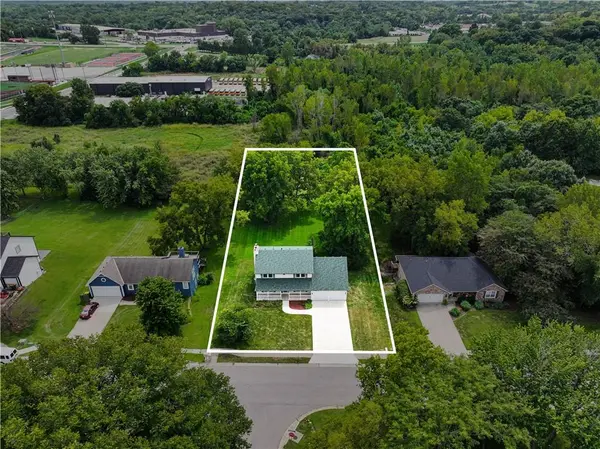 13835 Woodmont AVE, Bonner Springs, KS 66012