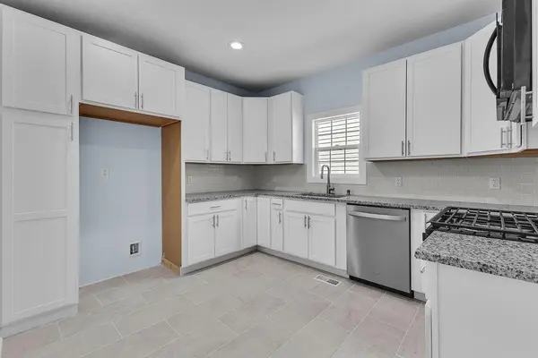 825 S 19th ST, St Joseph, MO 64507