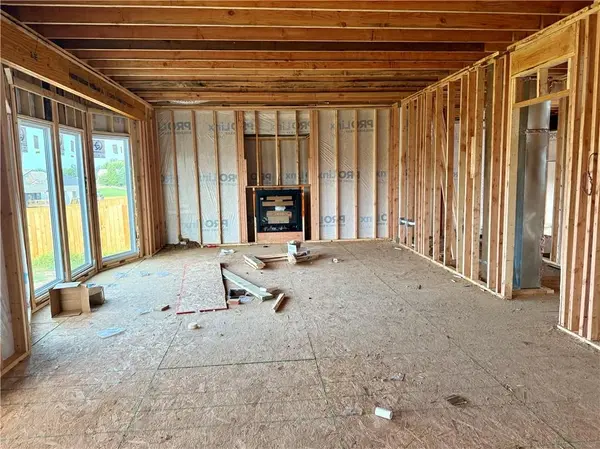 1003 Poplar LN, Liberty, MO 64068