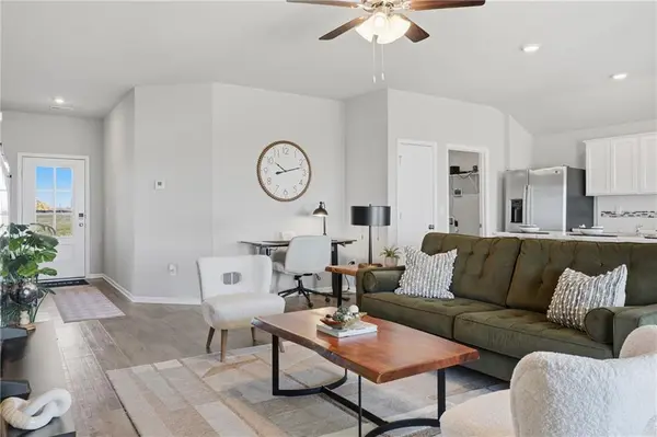 20303 W 195th ST, Spring Hill, KS 66083
