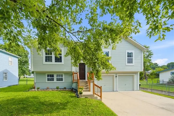 106 Georgia LN, Belton, MO 64012