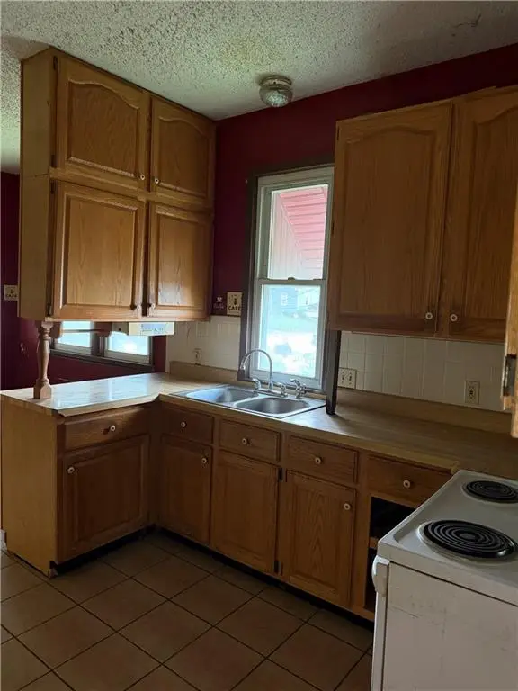 2806 Duncan ST, St Joseph, MO 64507
