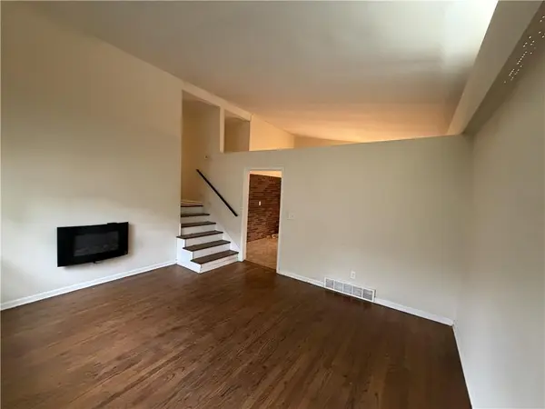 401 E 90th TER, Kansas City, MO 64131