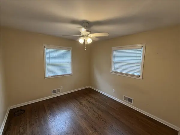 401 E 90th TER, Kansas City, MO 64131