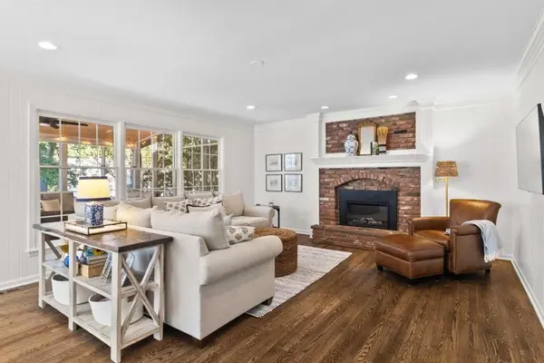9315 W 113th ST, Overland Park, KS 66210