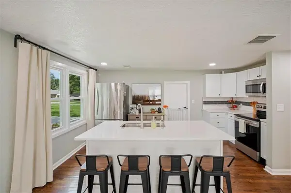 605 E 90th ST, Kansas City, MO 64131