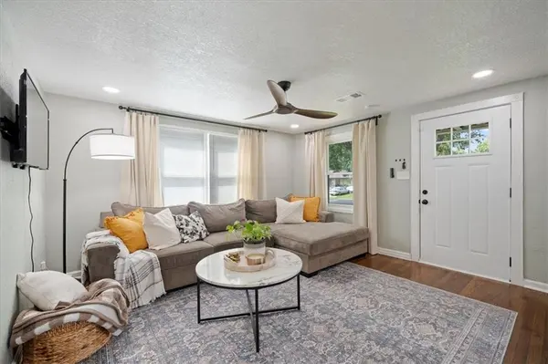 605 E 90th ST, Kansas City, MO 64131