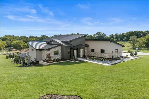 17375 Galloway DR, Stilwell, KS 66085
