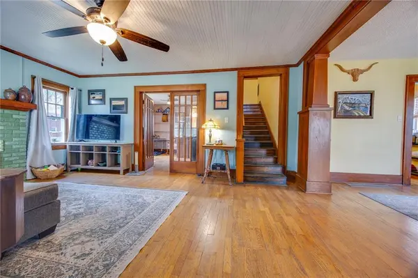 819 8th ST, Baldwin City, KS 66006