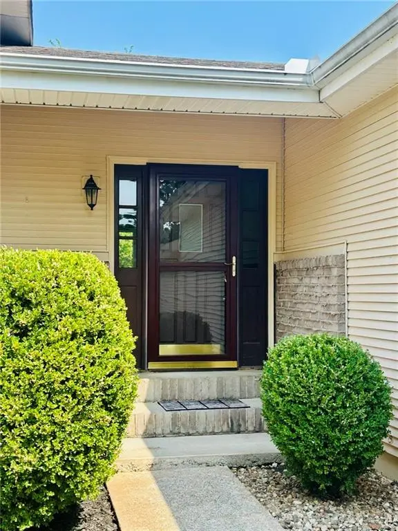 23027 Queens RD, Parsons, KS 67357
