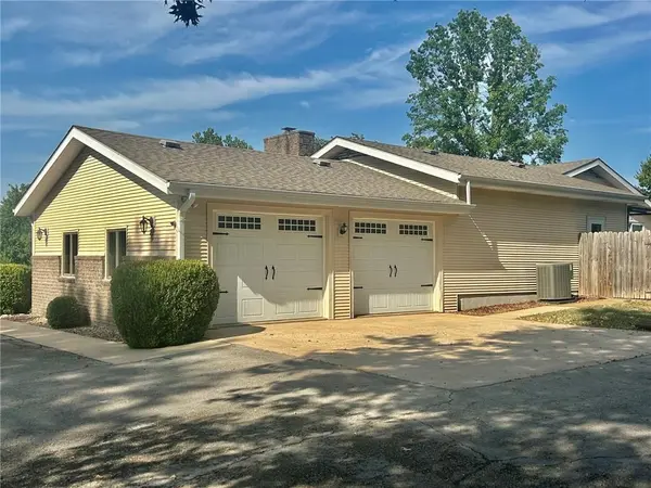 23027 Queens RD, Parsons, KS 67357